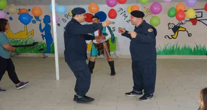 Karaman’da askerliklerini tamamlayan 21 engelli, düzenlenen eğlencede gönüllerince eğlendi