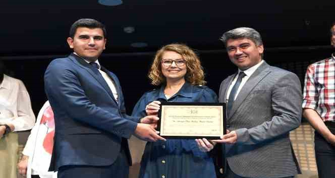 Uşak’ın Eğlenceli Sözlüğüm projesine ödül