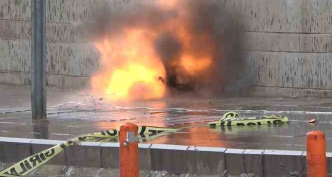 Kırıkkale’de ’bomba’ paniği: Emniyetin yanına bırakılan şüpheli çanta fünye ile patlatıldı