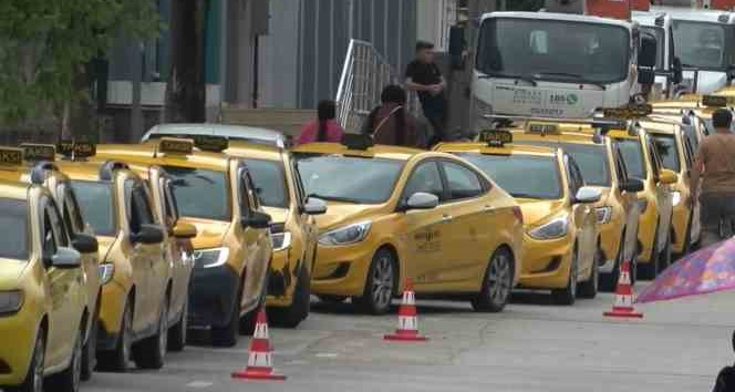 Bursa’da taksiciler uzun kuyruklar oluşturdu