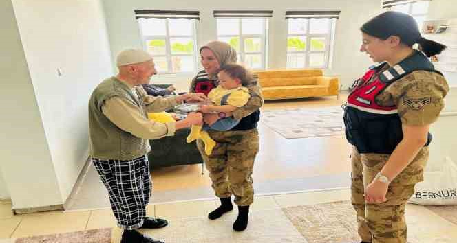 Jandarma’dan engelsiz yaşam merkezine ‘Babalar Günü’ ziyareti