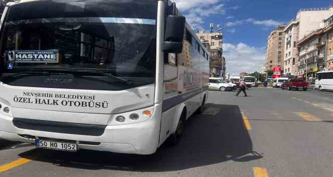 Halk otobüsüne çarpan yaya yaralandı
