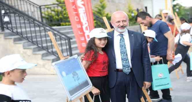 Başkan Çolakbayrakdar; “Farklı projelerle gençlerimizin yanlarındayız”