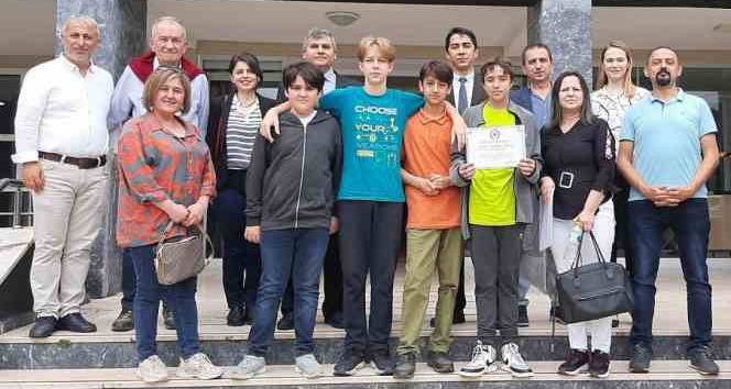 Mimar Sinan Ortaokulu Matematik ödüllerini aldı