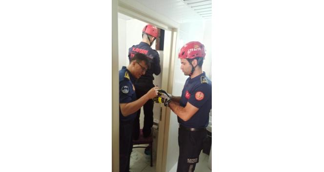 İtfaiyeden 1 saatlik güvercin kurtarma operasyonu