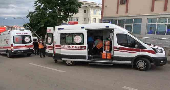 KGM işçilerini taşıyan servis aracı kaza yaptı: 3 yaralı