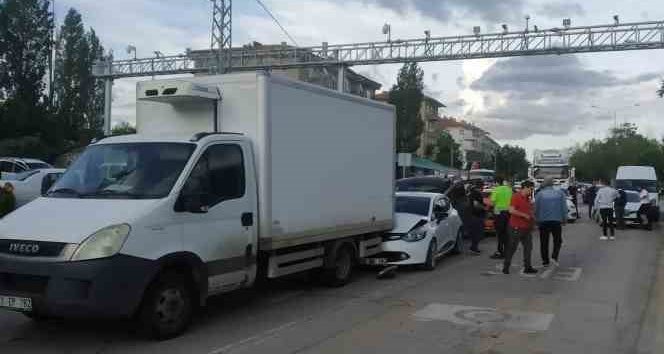 Kırıkkale’de zincirleme trafik kazası: 2 yaralı