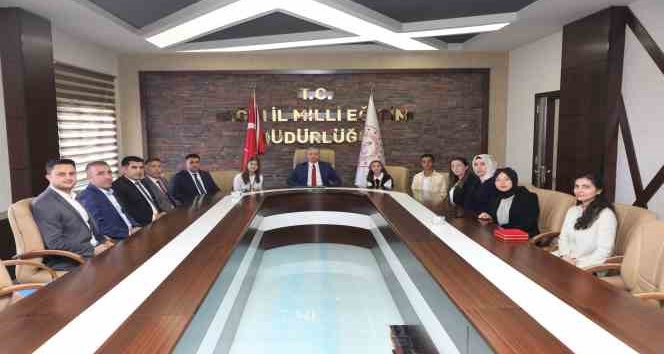 Ağrı Milli Eğitim Müdürü Kökrek, TÜBİTAK şampiyonu olan YBO öğrencilerini ağırladı