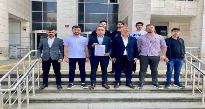 LGBT bayrağı önünde öğrencileriyle fotoğraf çekilen öğretmene Silivri Ülkü Ocakları’ndan suç duyurusu