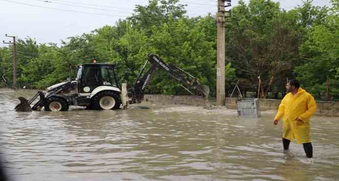Belediye başkanı ekiplerle birlikte sahaya indi