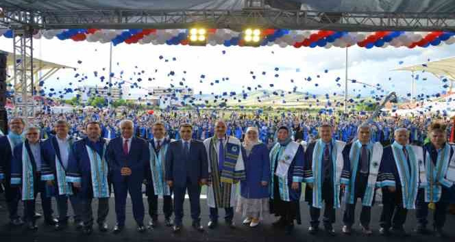 KAEÜ’de mezuniyet heyecanı