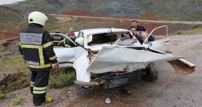 Erzincan’da trafik kazası: 2 yaralı