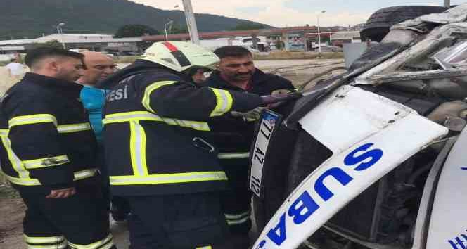 Yalova’da otomobille çarpışan minibüs devrildi: 9 yaralı