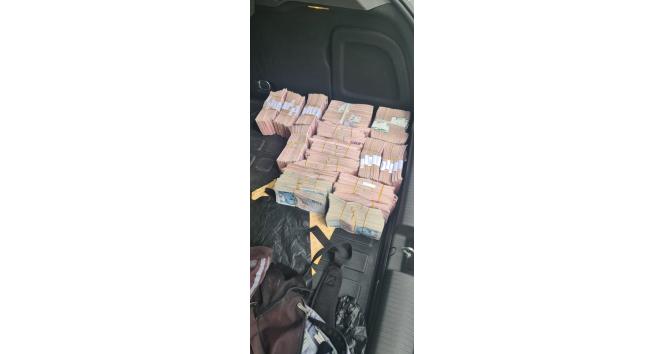 1 milyon 600 bin lirayı kaza sürü vererek çaldırdıklarını söylediler