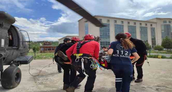 Yaylada kalp krizi geçiren çoban askeri helikopterle hastaneye kaldırıldı