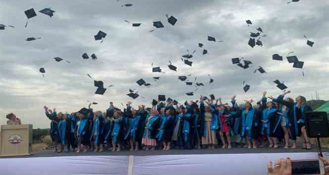 Sağlıkçıların mezuniyet coşkusu