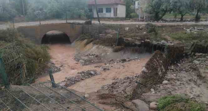 Yozgat’ta sağanak sele dönüştü