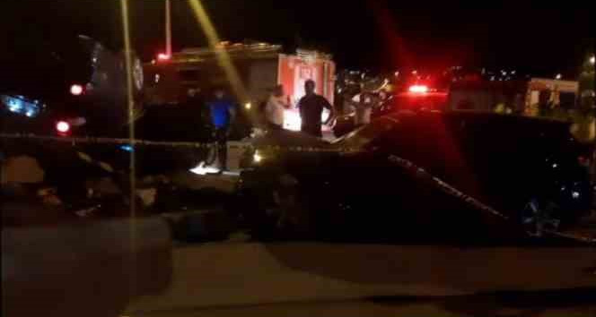 Siirt’te iki otomobil kafa kafaya çarpıştı: 1’i ağır 3 yaralı