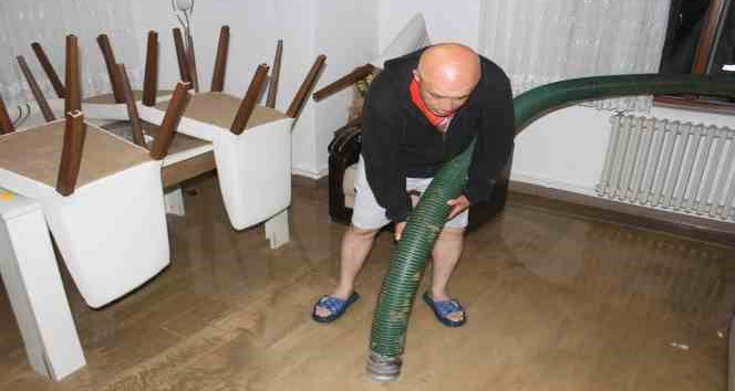 Ordu’da sağanak etkili oldu: Dere taşkını yaşandı, bazı evleri su bastı