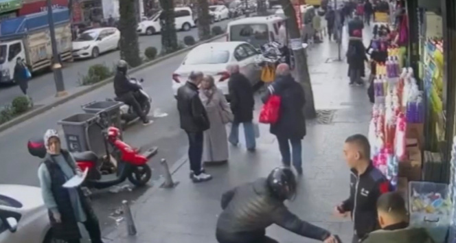 İstanbulda silahlı saldırı kamerada: Yanlış adamı vurmuş