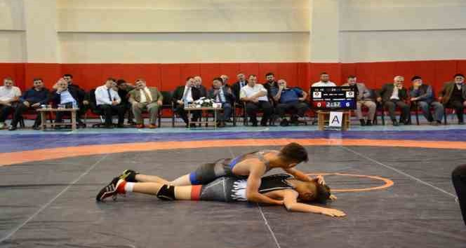 Yiğitler minderde hünerlerini sergiledi