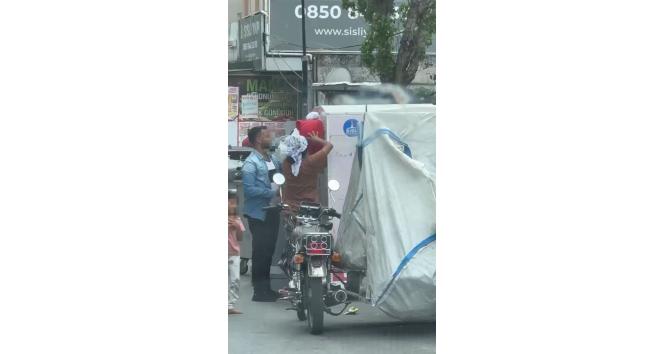 Yardım kutusuna çocuk soktular: Beğenmedikleri kıyafetleri kutuya geri attılar