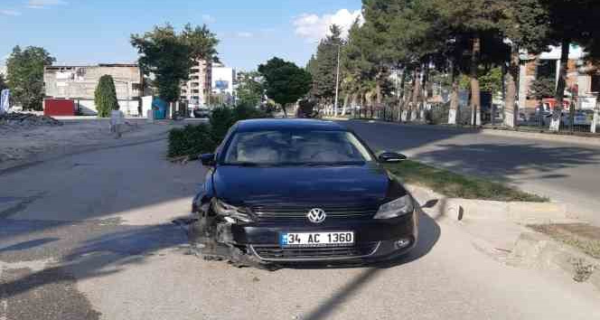 Otomobil ile beton mikseri çarpıştı: 1 yaralı
