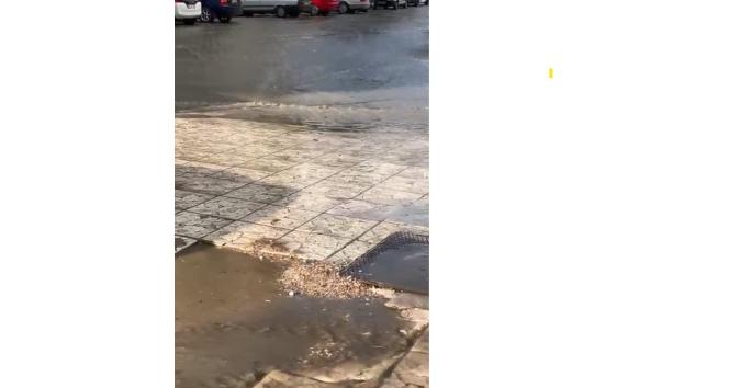 On dakikalık yağış Kırşehir’de rögarları taşırdı