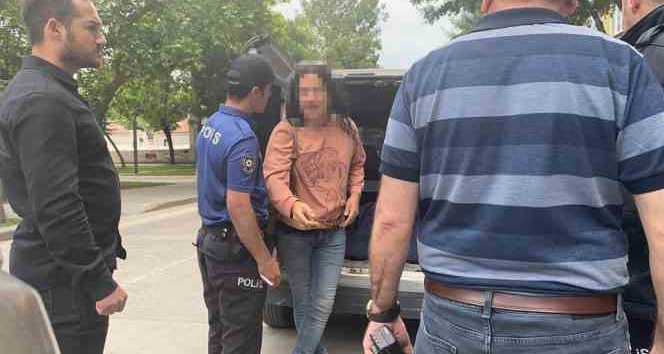 Alkollü şahıs polis ekiplerine küfrederek zorluk çıkardı