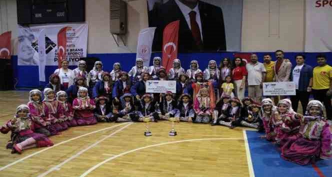 Halkoyunları yarışmasında Eğirdir’e iki birincilik