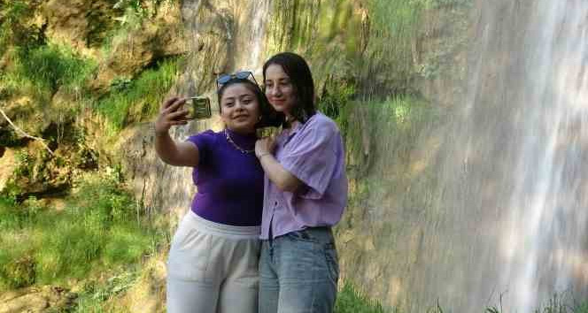 Tapulu arazisinde bulunan şelaleyi turizme kazandırdı