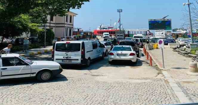 Erdek’in yazın artan trafik çilesi