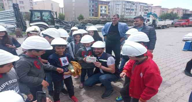 Minik Öğrencilerden Aras Elektrik’e ziyaret