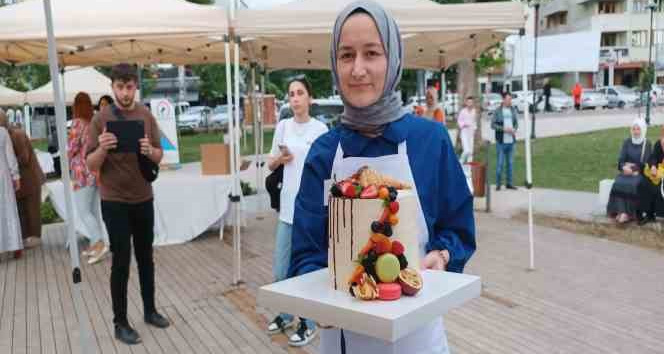 Kadınlar en tatlı yarışmada hünerlerini sergiledi