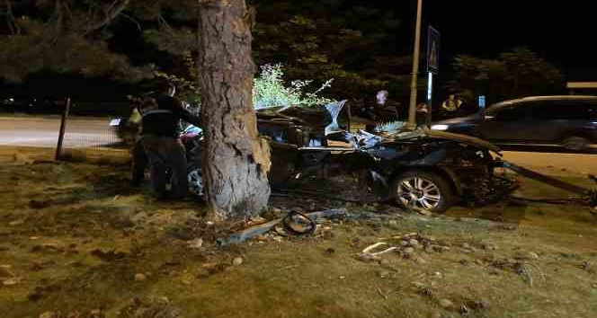 Isparta’da 2 kişinin ağır yaralandığı kazada sürücü hayatını kaybetti