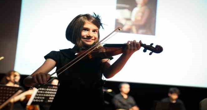 Ümraniye Belediyesi müzik akademisi öğrencilerinden yıl sonu konseri