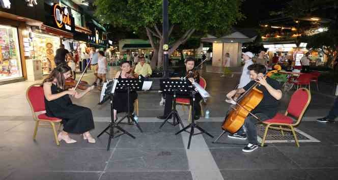 Marmaris’te sanat sokağa taştı