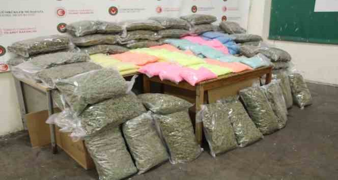 Kapıkule’de zehir tacirlerine operasyon: 240 kilogram uyuşturucu ele geçirildi