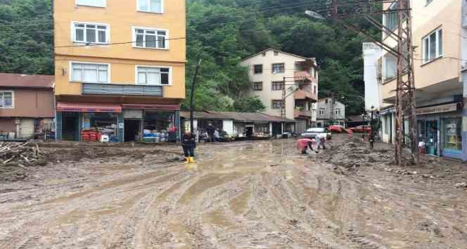 Giresun’un Duroğlu beldesinde selin ardından temizlik çalışmaları başladı