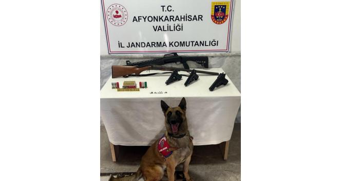 Jandarma ruhsatsız tabanca ve tüfek ele geçirdi
