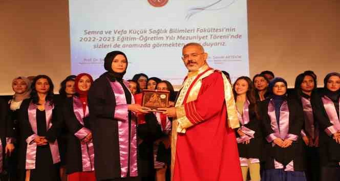 NEVÜ’de gururlandıran mezuniyet