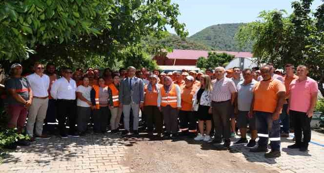 Başkan Oktay personelle bayramlaştı