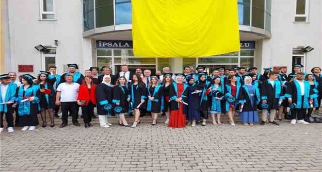 İpsala Meslek Yüksekokulu’nda mezuniyet coşkusu yaşandı