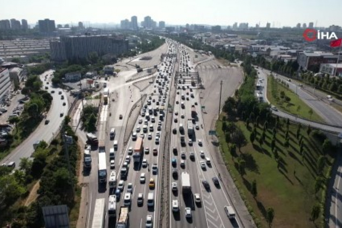 Mahmutbey Gişeleri&#039;nde trafik yoğunluğu