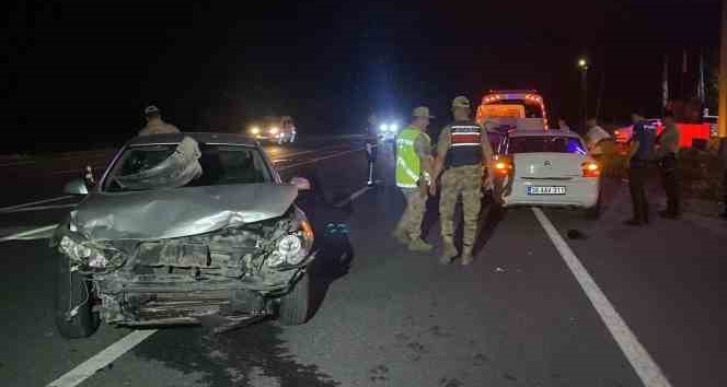 Erzincan’da iki otomobilin çarpıştığı kazada 12 kişi yaralandı