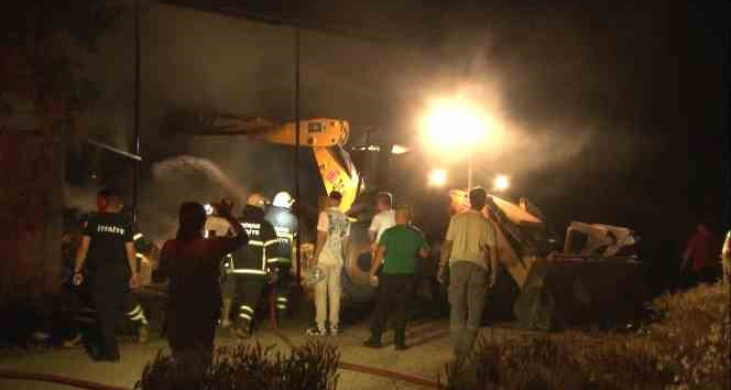 Edirne’de çiftliğin ahırında yangın paniği: Büyükbaş hayvanlar son anda kurtarıldı