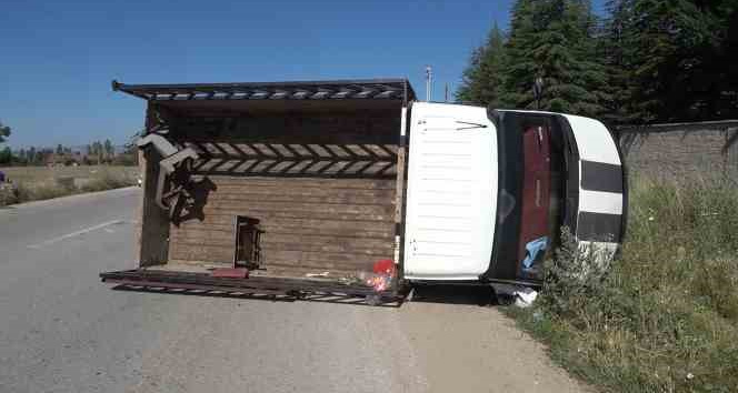 Kırıkkale’de kamyonet devrildi: 2 yaralı