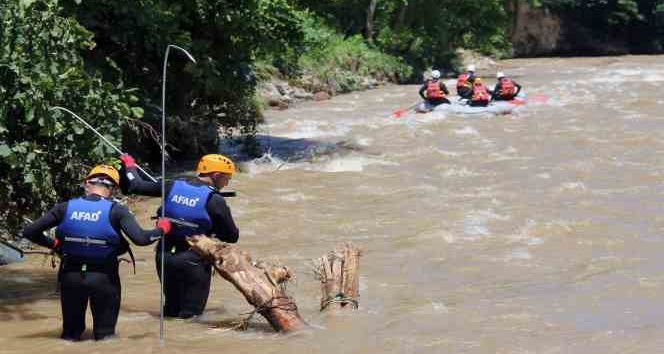 Giresun’un Duroğlu beldesindeki selde kaybolan şahsı arama çalışmaları sürüyor
