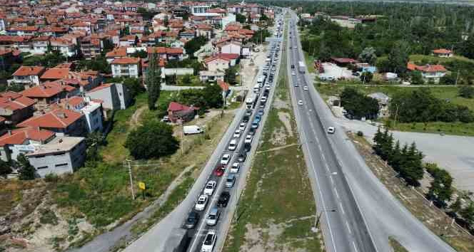 Afyonkarahisar- Konya karayolunda bayram trafiği yoğunluğu