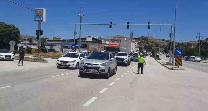 Afyonkarahisar- Antalya karayolunda trafik yoğunluğu yaşanıyor